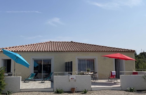 Neffies Maison | 15 mn Pézenas, maison confort 4* avec terrasse ensoleillée et parking privatifs.
