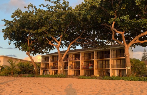 Haleiwa Copropriété | 15 Steps to the Beach! Ground Floor Completely Renovated on the North Shore