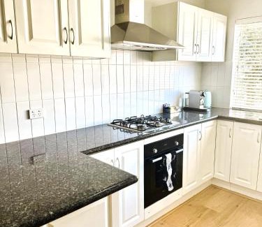 East Victoria Park Maison | 150 Unbeatable Location 3br Stylish Stay