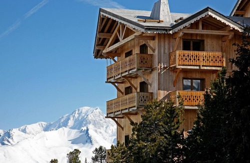 Bourg-Saint-Maurice Appartement | 100m de los comercios, fitness, piscina, sauna, chimenea o estufa a leña, tv, local para esquís