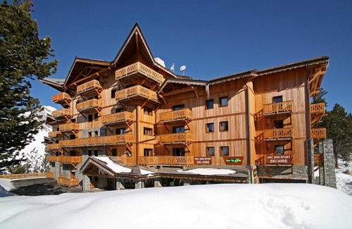 Bourg-Saint-Maurice Appartement | 100m de los comercios, fitness, piscina, sauna, chimenea o estufa a leña, tv, local para esquís