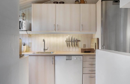 Bratten Strand Cottage | 150m to beach, Indoor Pool, Fireplace, Undisturbed Privacy, Private Cottage