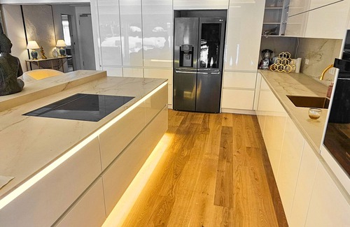 Thalkirchen - Obersendling - Forstenried - Furstenried - Solln Appartement | 150m² Luxurious City Home + Pool + Garden + Koi Pond + Kids Playground + Kitchen
