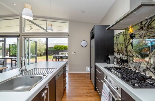 Martinborough Appartement | 15E · Wind Down on Esther, Martinborough