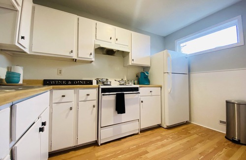 Grain Valley Appartement | 15miles to stadiums-walking distance to local bars