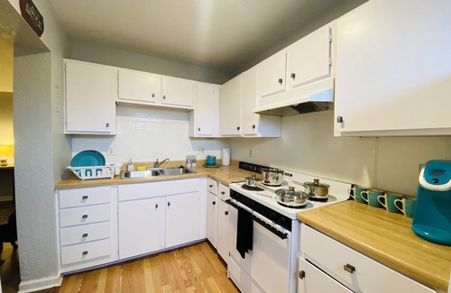 Grain Valley Appartement | 15miles to stadiums-walking distance to local bars