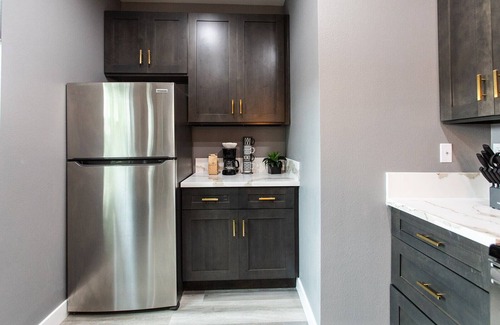 University Heights Appartement | 15min->Beach*Walk to Cafes*Full Kitchen- W/D