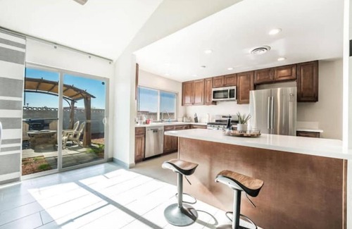 Paradise Maison | 15min from strip 3bdrm 2bath