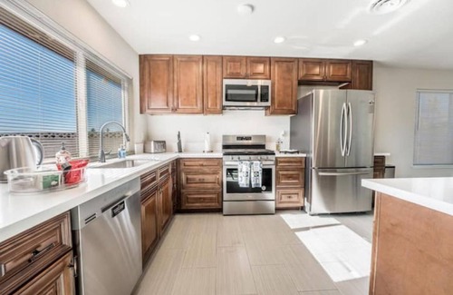 Paradise Maison | 15min from strip 3bdrm 2bath