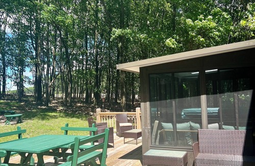 Albrightsville Cabine | CABINE EN BOIS avec bain à remous INTÉRIEUR et salle de jeux - Animaux acceptés