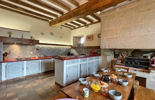 Colombiers Cottage | Manoir du XVème avec cheminée, animaux acceptés, à Colombiers