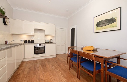 Warriston Cottage | 16/ 1 Eildon Street - an edinburgh that sleeps 4 guests in 2 bedrooms