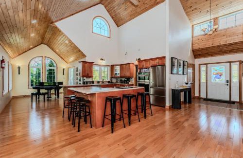 Northern Bruce Peninsula Maison | 16 Acre Bruce Peninsula Forest Escape
