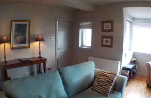 Arrochar Maison | 16 Admiralty