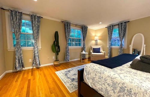 The Lanes Maison | #16 Extra Large Room with Private Bathroom
