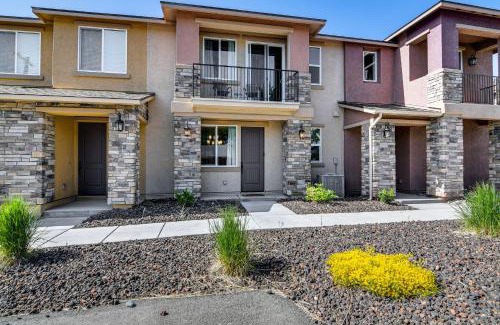 Carson City Maison | 16 Mi to Lake Tahoe Carson City Townhome