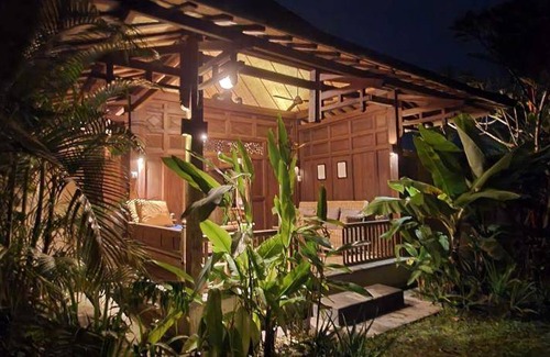 Timbulharjo Appartement | 160 m² Résidence de tourisme ∙ 3 chambres ∙ 20 personnes