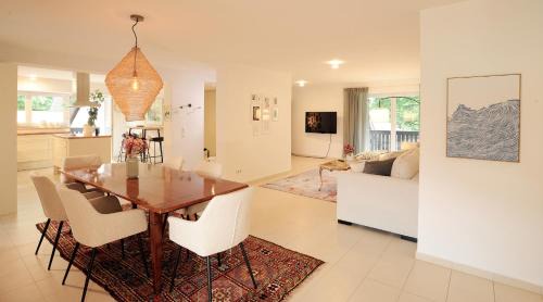 Freilassing Appartement | 160qm Wohnung mit Balkon nahe Salzburg - Freilassing 2 Schlafzimmer, 2 Bäder