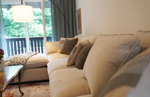 Freilassing Appartement | 160qm Wohnung mit Balkon nahe Salzburg - Freilassing 2 Schlafzimmer, 2 Bäder