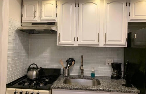Industry Appartement | 1631 1D · Incroyable 1 lit Apt / 20 min à NYC-Parking disponible.