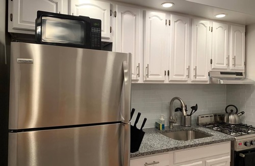 Industry Appartement | 1631 2C · Superbe 1 lit Apt./20 min à NYC-Parking Disp.