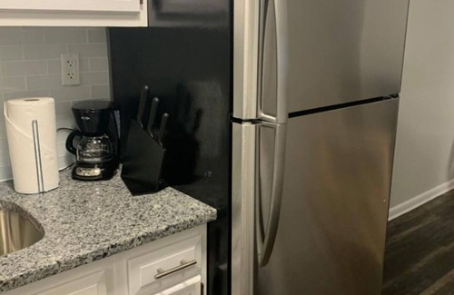 Industry Appartement | 1631 2H · Adorable 2 lits Apt / 20min à NYC-Parking Dispo.