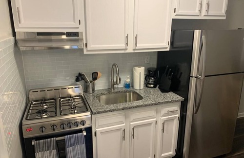 Industry Appartement | 1631 2H · Adorable 2 lits Apt / 20min à NYC-Parking Dispo.