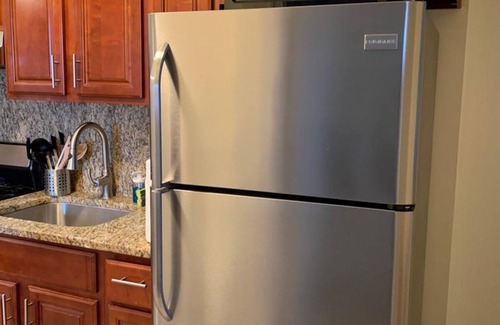 Industry Appartement | 1631 3B · Apt 2bed Apt-20 min to NYC / Parking Avail