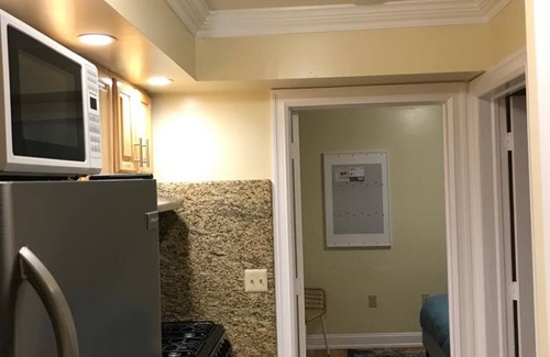 Industry Appartement | 1631 4E · Awesome 2bed Apt-20 min to NYC / Parking Avail.