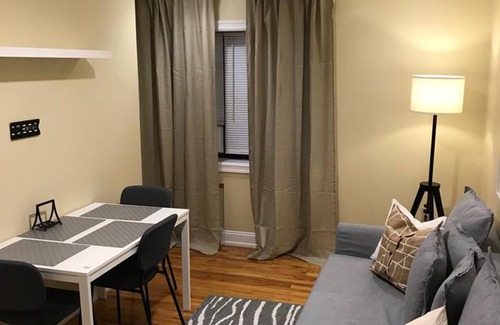 Industry Appartement | 1631 4E · Awesome 2bed Apt-20 min to NYC / Parking Avail.