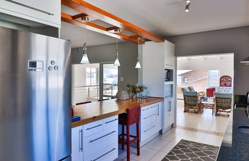 Kleinmond Maison | 164@Beach Road - large family home with ocean views