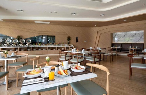 Mak Khaeng Hôtel | 165 m² Hôtel ∙ 2 chambres ∙ 127 personnes