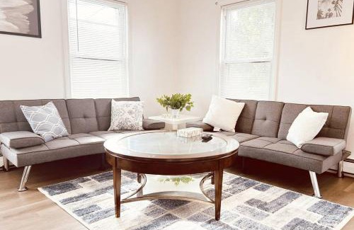 Malden Appartement | 17-19Cozy&Spacious 6BR home in Malden with window AC and free parking