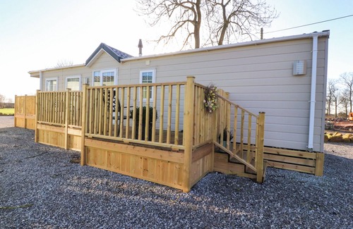 Wesham Cottage | 17 BIRCHWOOD CLOSE, pet friendly, with a garden in Lytham St. Annes