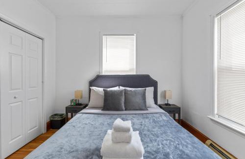 Malden Appartement | 17 Cozy&Spacious 3 bedroom home in Malden with window AC