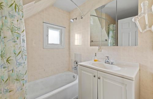Malden Appartement | 17 Cozy&Spacious 3 bedroom home in Malden with window AC