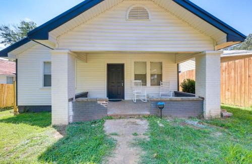 Bessemer Maison | 17 Mi to Birmingham Renovated Home with Deck