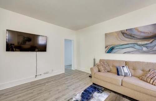 Bessemer Maison | 17 Mi to Birmingham Renovated Home with Deck