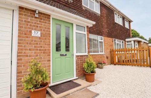 Broadway Maison | 17 Sands Close