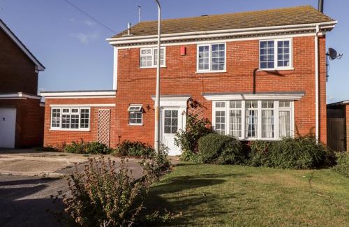 Birchington Maison | 17 St Magnus Close