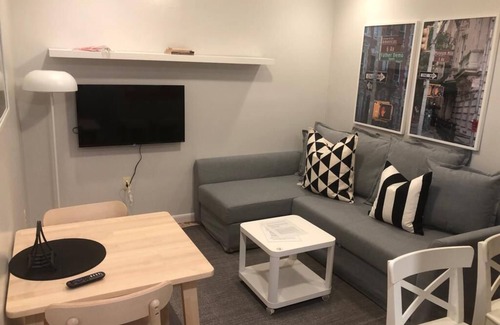 Industry Appartement | 1703 1C · Agréable 1 lit Apt-20 min à NYC / Parking Avail.
