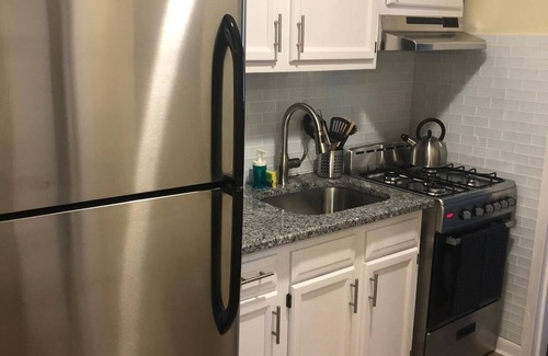 Industry Appartement | 1703 3H · Adapté 2bed Apt-20 min à NYC / Parking Avail