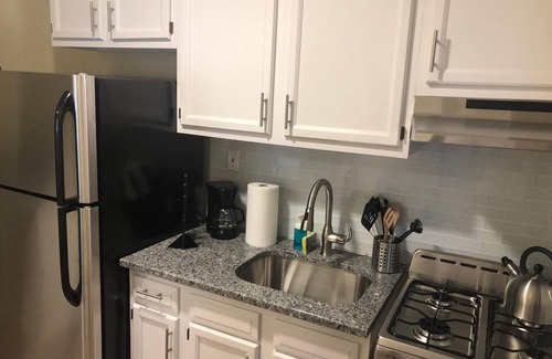 Industry Appartement | 1703 3H · Adapté 2bed Apt-20 min à NYC / Parking Avail