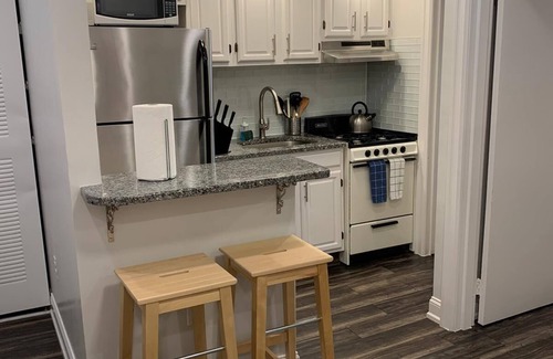 Industry Appartement | 1703 5D · Apt artistique 1bed / 20 min à NYC-Parking Dispo.