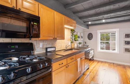 Salem Copropriété | *Historic1710 2Br|Halloween Downtown+Parking