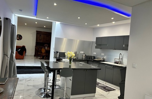 Le Dorat Maison | 1712Villacarre Holiday Gite