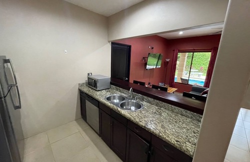 Ciudad Cortes Maison | 175 MBPS internet, private pool, golf, beaches and Ojochal