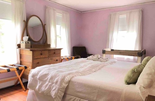 Canaan Autre | 1789 Shaker Farmhouse in Berkshires/Hudson Valley