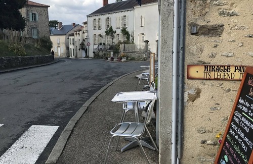 Saint-Maurice-des-Noues Maison | Gîte rural du 17ème siècle. Situé à côté du village artisanal de vouvant.