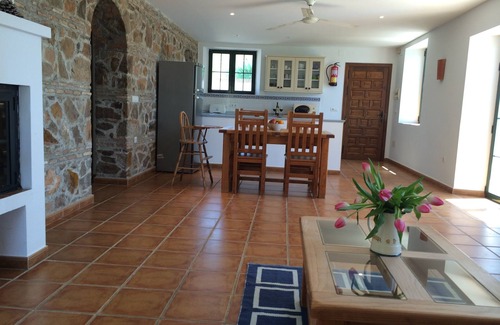 Malaga-Este Appartement | Couvent du 17ème siècle offrant des vacances en famille avec piscine, tennis et vue imprenable